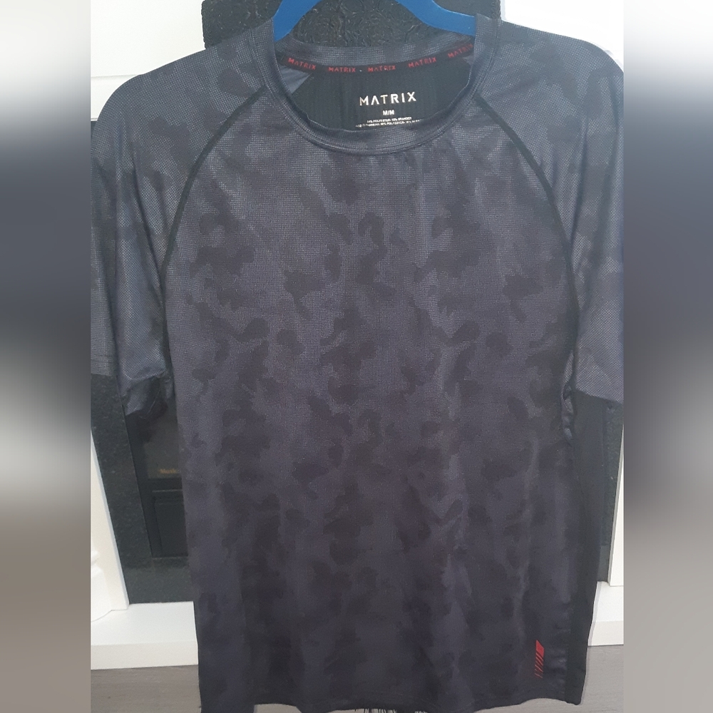 Men's Matrix Size Medium Black Camouflage Active Shirt Vacation/Gym/ Summer Wear